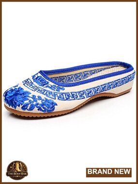 Chinese Style Embroidered Canvas Slippers Round Toe Non-Skid Sole